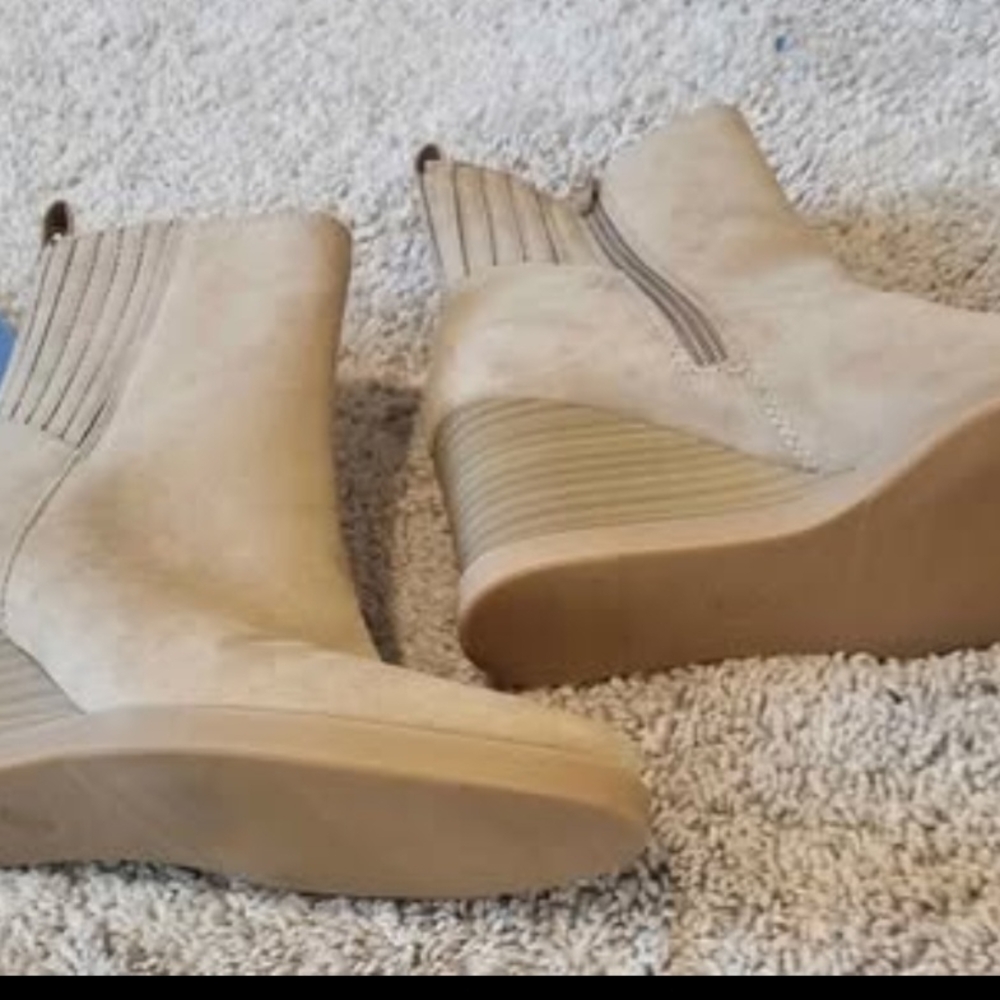 Universal Thread Ankle Booties Size 6 2/3/4" Heel